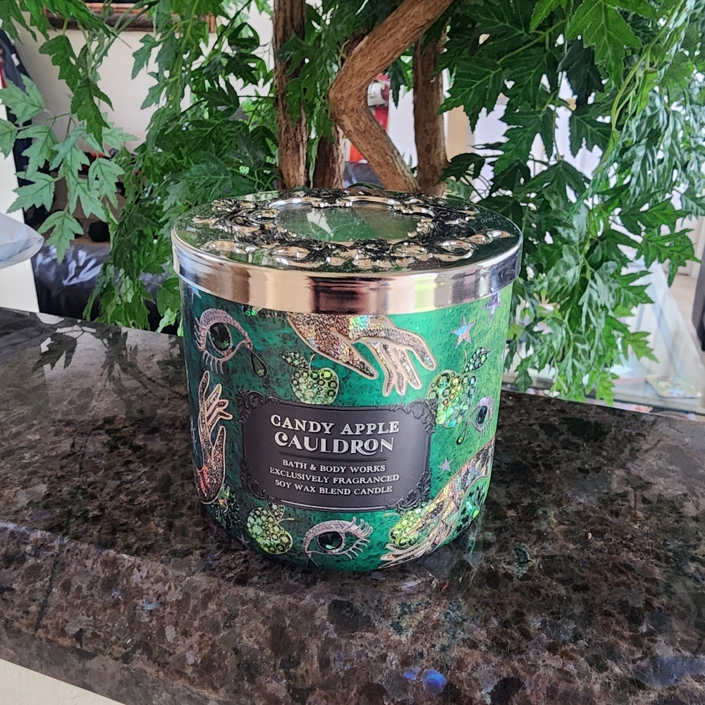 CANDY APPLE CAULDRON 3 Wick Candle Bath and Body Works - MEDUSA LID